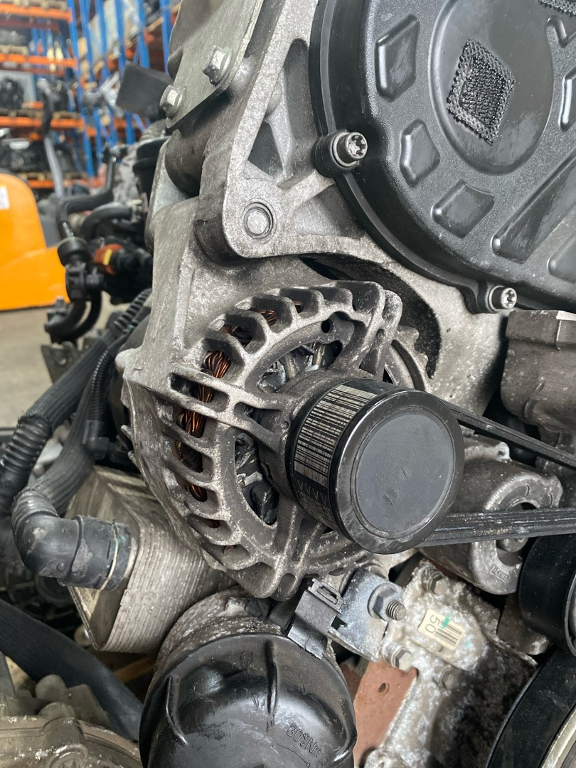 генератор Alfa Romeo Giulietta 3 поколение 2011, 2.0 л., 940 A4.000, дизель, МКПП - фото №1