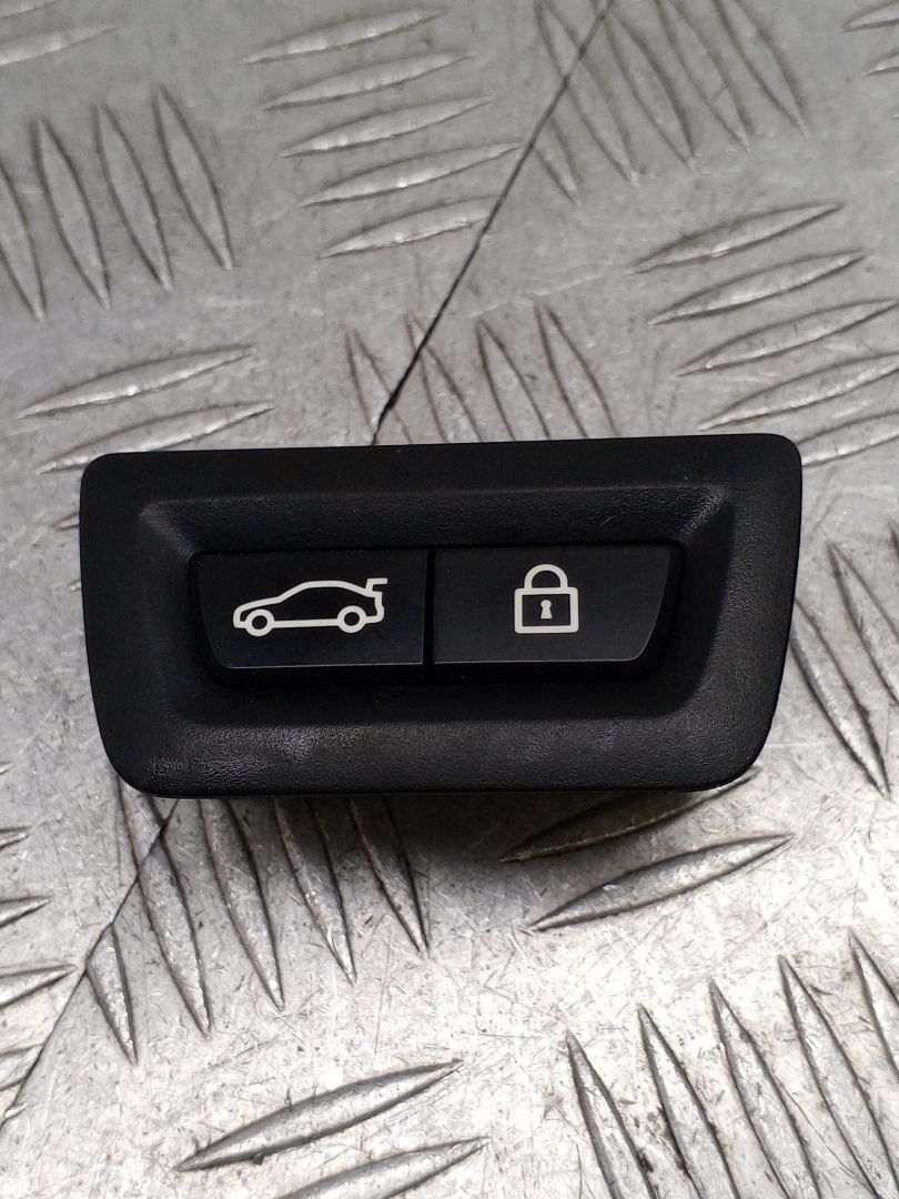кнопка открытия багажника BMW X5 M F85 2018, 4.4 л., S63 B44 B, бензин, АКПП, внедорожник 5 дв., полный привод, правый руль, 9275121, 61319275121 - фото №1