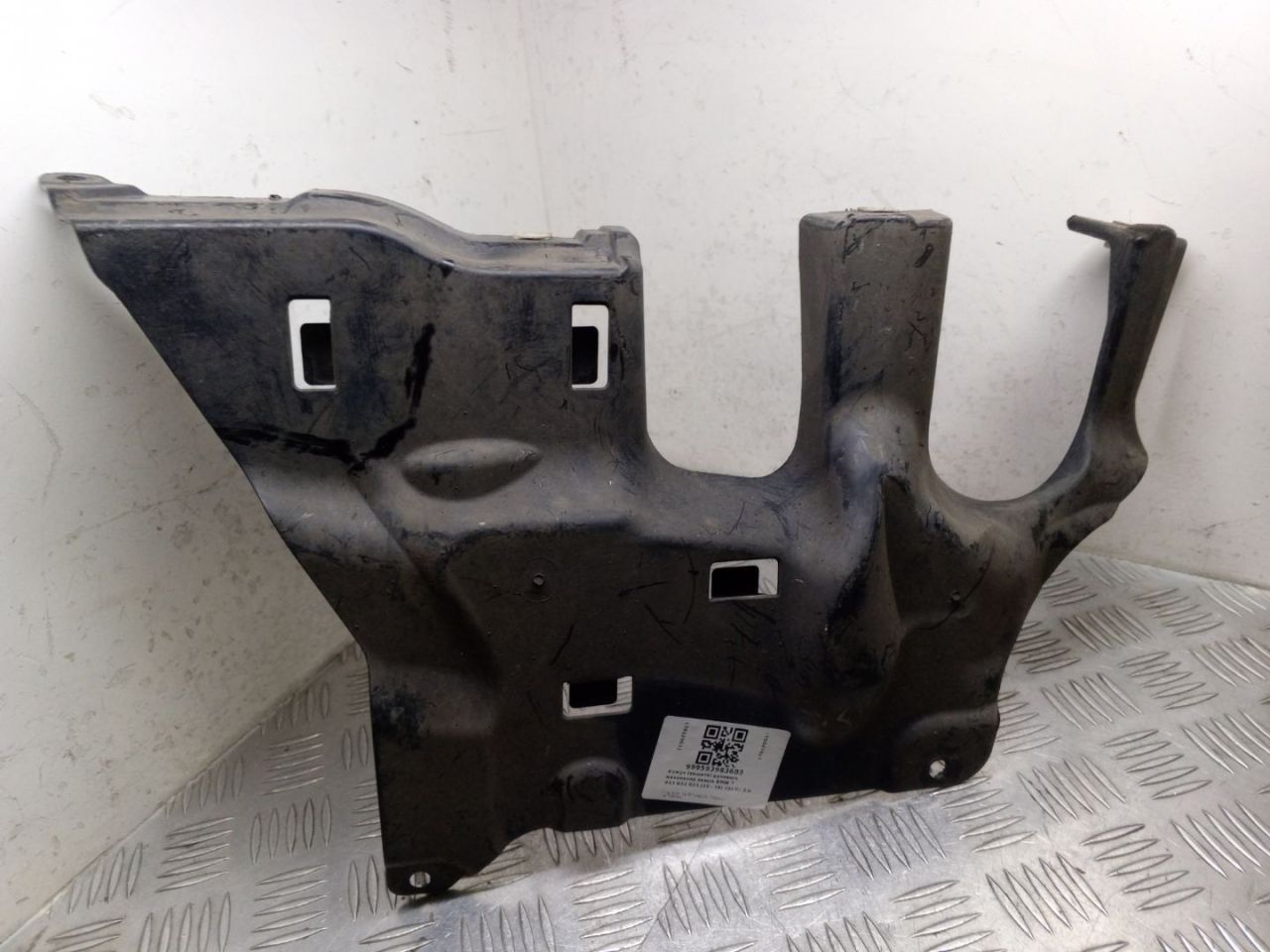 кожух (защита) рулевого механизма BMW 7 серия G11/G12 G11 2017, 3.0 л., B57 D30 A, дизель, АКПП, carbonschwarz metallic (416), седан, задний привод, правый руль, 51757340191, 7340191 - фото №1