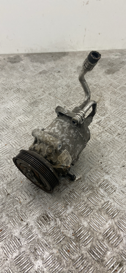 компрессор кондиционера Renault Megane 2 поколение 2006, 1.6 л., K4M 812, бензин, МКПП, 8200470242 - фото №1