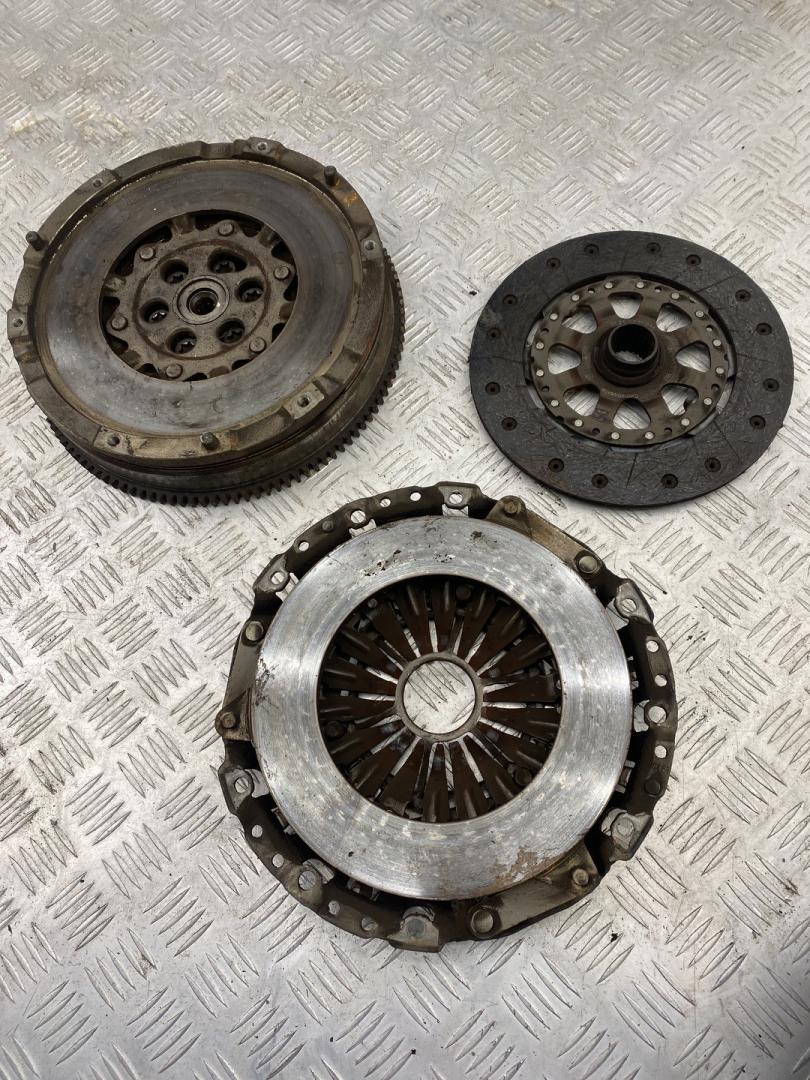 маховик BMW 3 серия E90/E91/E92/E93 2007, 2.5 л., N52 B25 AF, бензин, МКПП, 7573785, 21207573785, 7569974, 21207569974, 7556565, 21207556565, 7541150 - фото №1