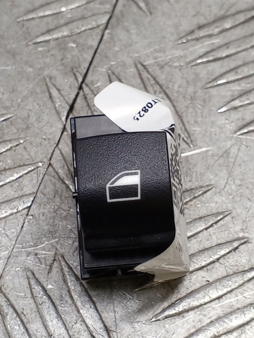 кнопка стеклоподъемника двери BMW X5 F15 2017, 3.0 л., N57 D30 B, дизель, АКПП, carbonschwarz metallic (416), внедорожник 5 дв., полный привод, правый руль, 61319208107, 9208107 - фото №1