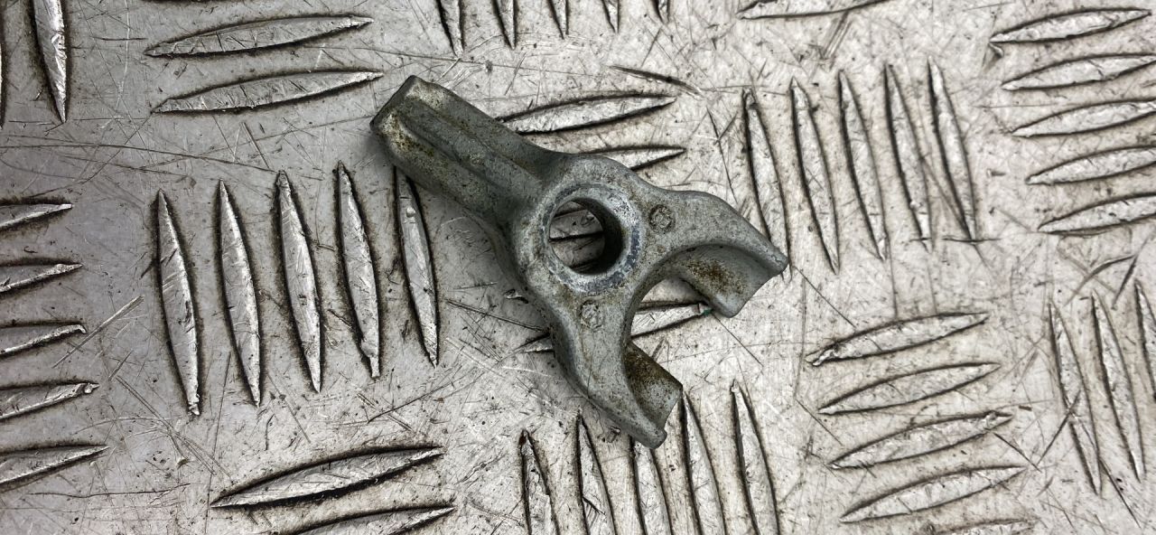 крепление форсунки BMW 3 серия F30/F31/F34 2013, 2.0 л., N47 D20 D, дизель, АКПП, седан - фото №1