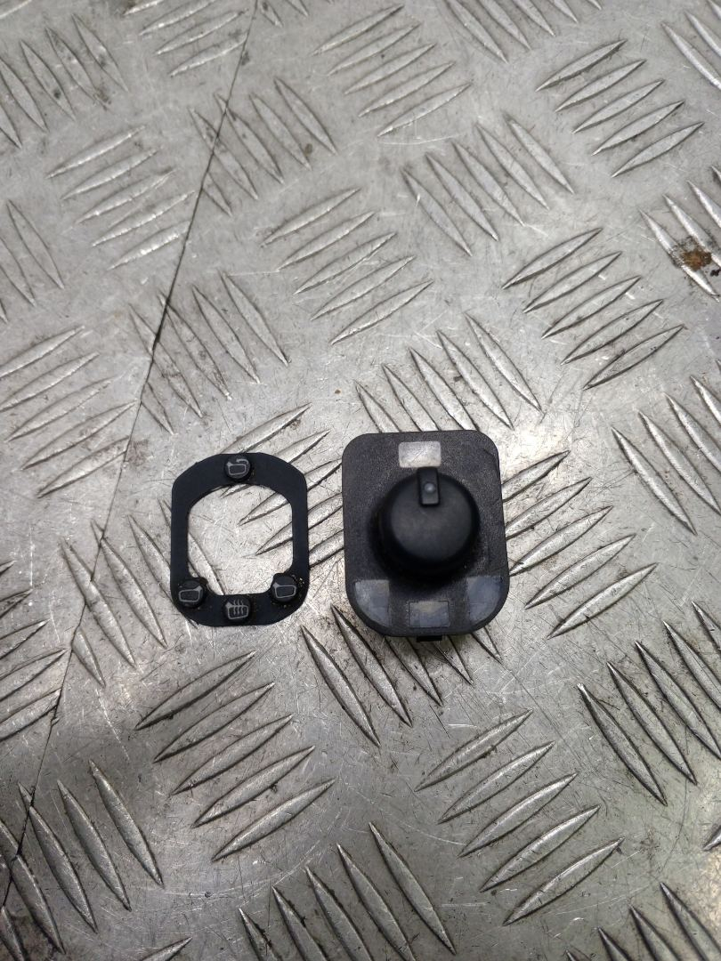 джойстик регулировки зеркал Audi Q7 4L 2007, 3.0 л., BUG, дизель, АКПП, полный привод, правый руль, 8E0959565A - фото №1