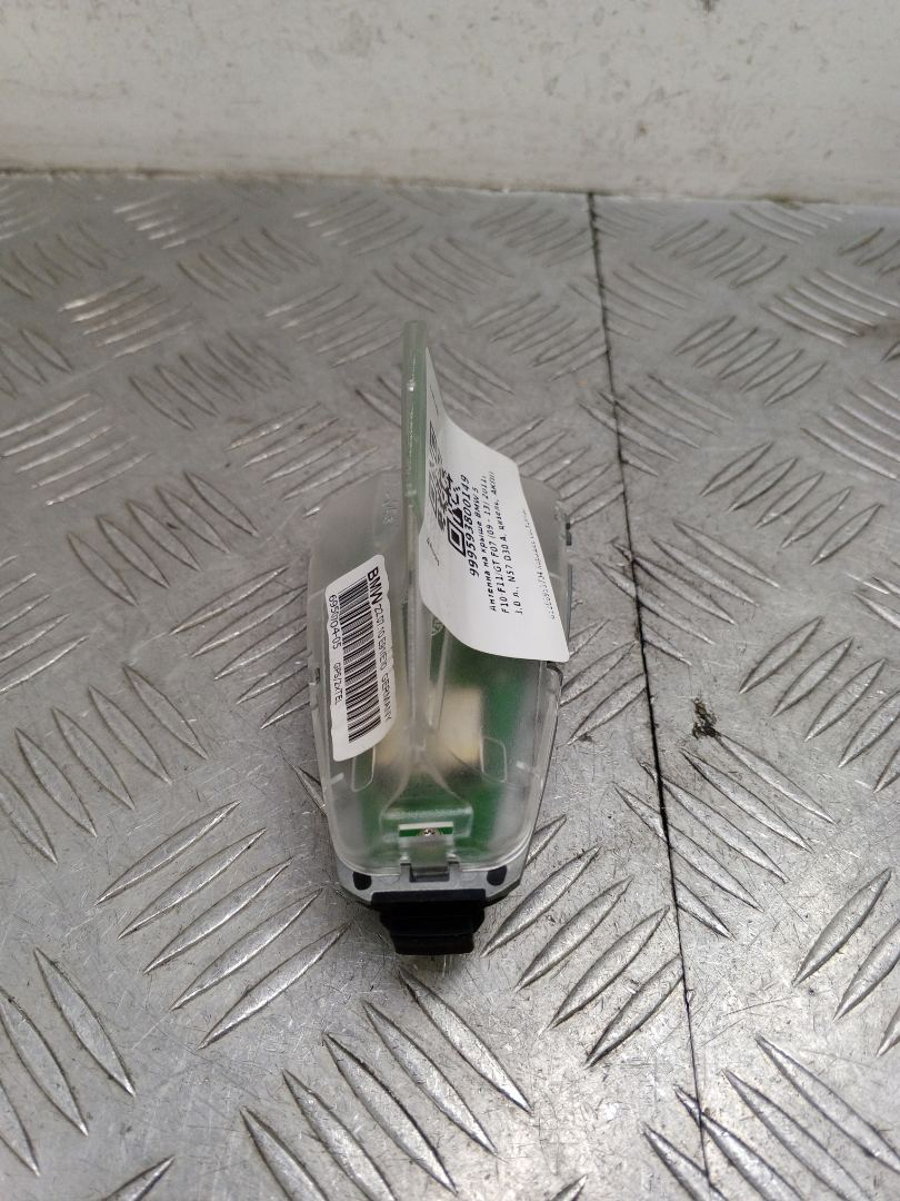 антенна BMW 5 серия F07/F10/F11 2011, 3.0 л., N57 D30 A, дизель, АКПП, sophistog brillan metallic (a90), универсал, задний привод, правый руль, 65206950704 - фото №1