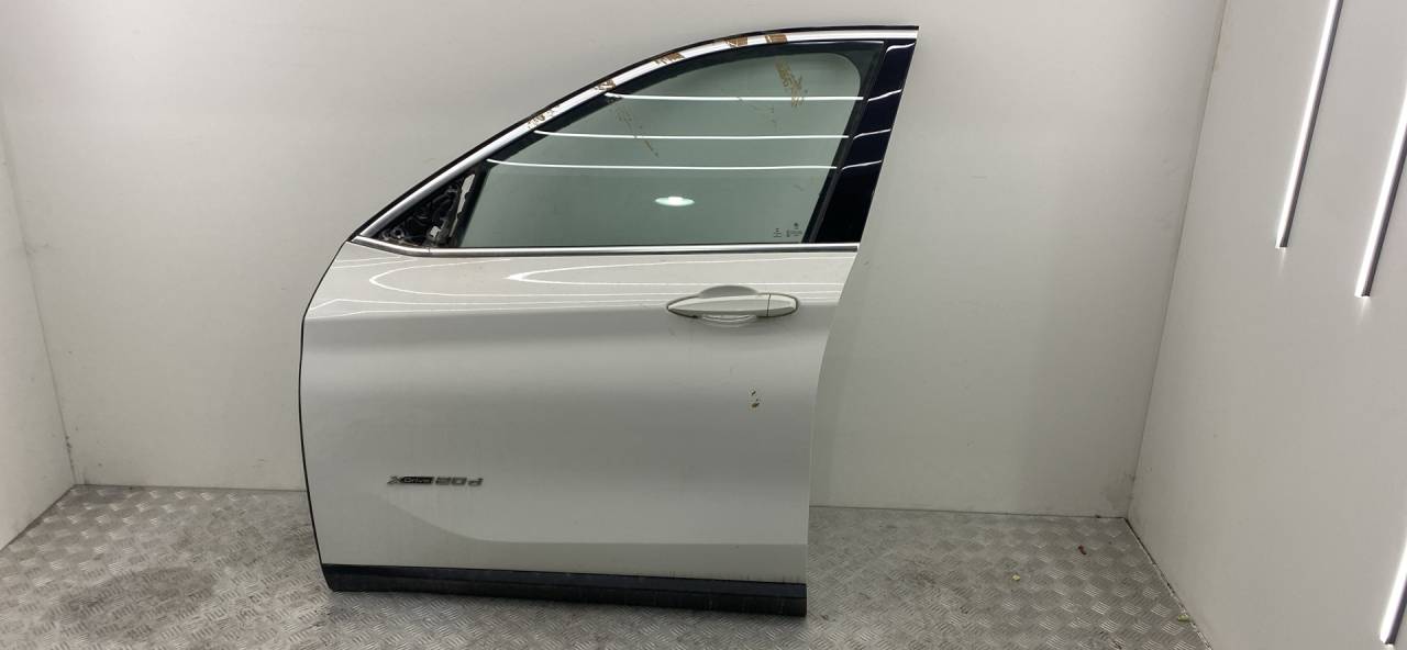 молдинг двери передней левой BMW X1 F48 2016, 2.0 л., B47 C20 A, дизель, МКПП, alpinweiß iii (300), внедорожник 5 дв., полный привод, правый руль - фото №1