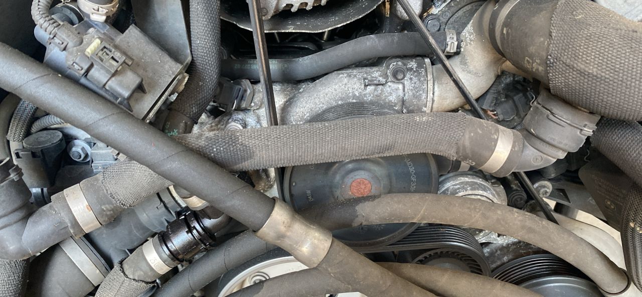 помпа BMW X5 M F85 2018, 4.4 л., S63 B44 B, бензин, АКПП, внедорожник 5 дв., полный привод, правый руль, 11537843738, 7843738, 11537586885, 7586885 - фото №1