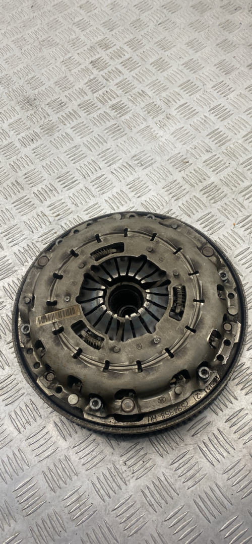 маховик BMW 5 серия F07/F10/F11 2011, 2.0 л., N47 D20 C, дизель, МКПП, N47D20C, N47D20, 21208638897, 8638897, 7594958, 7603846, 21217594958, 21207594958 - фото №1