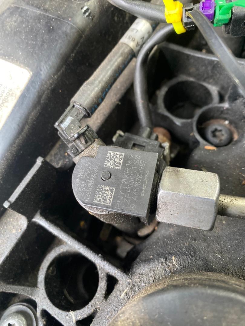 форсунка Mercedes-Benz E-Класс W212/S212/C207/A207 2012, 2.2 л., OM 651.911, дизель, АКПП - фото №1