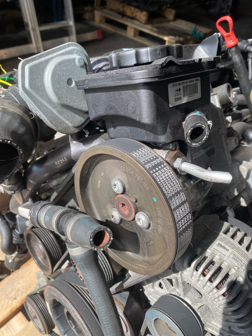 насос гидроусилителя руля BMW 5 серия E60/E61 2005, 2.5 л., M57 D25 (256D2), дизель, АКПП, 7693974, 7693974118 - фото №1