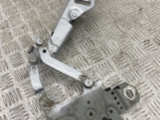 петля капота правая