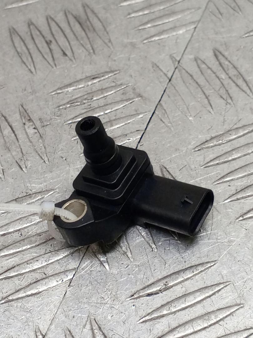 датчик давления во впускном коллекторе BMW 5 серия F07/F10/F11 F10 2011, 3.0 л., N57 D30 A, дизель, АКПП, carbonschwarz metallic (416), седан, задний привод, правый руль, 7804742, 13627804742 - фото №1