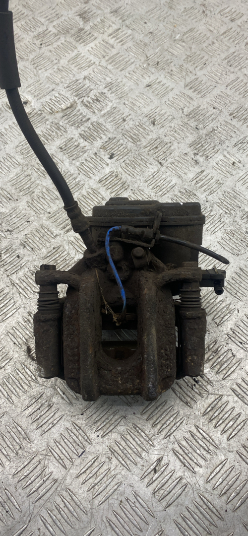 суппорт задний правый BMW 5 серия F07/F10/F11 F10 2012, 2.5 л., дизель, АКПП, sophistog brillan metall (b90), седан, задний привод, правый руль - фото №1