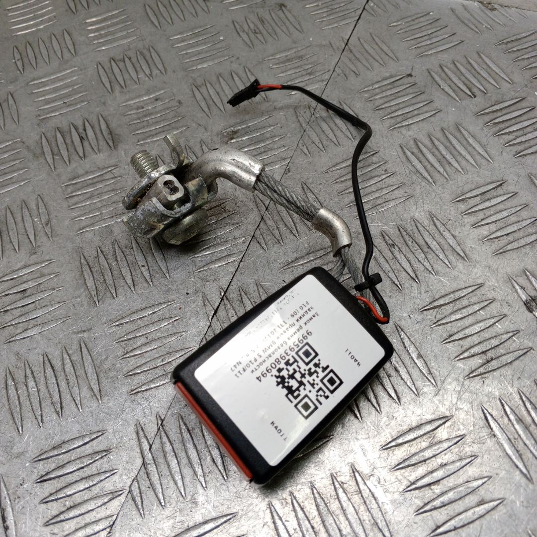 замок ремня безопасности BMW 5 серия F07/F10/F11 F10 2012, 2.5 л., дизель, АКПП, sophistog brillan metall (b90), седан, задний привод, правый руль, 7243274, 72117243274 - фото №1