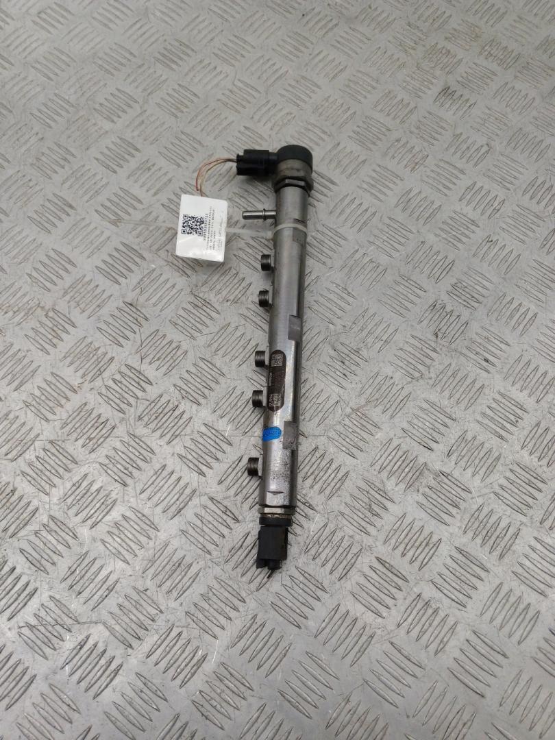 топливная рампа BMW 1 серия F20/F21 2014, 2.0 л., N47 D20 C, дизель, МКПП, 0281002949, 0281002948, 7800601, 0445214135, 13537800601 - фото №1