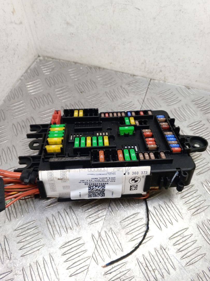 блок предохранителей BMW X5 F15 2017, 3.0 л., N57 D30 B, дизель, АКПП, carbonschwarz metallic (416), внедорожник 5 дв., полный привод, правый руль, 61149360372, 9360372 - фото №1