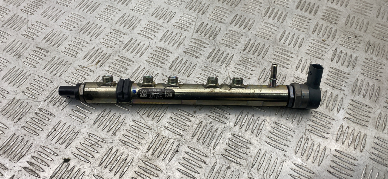 топливная рампа BMW 5 серия F07/F10/F11 2011, 2.0 л., N47 D20 C, дизель, МКПП, 7809128, 0445214183, 0281002949 - фото №1