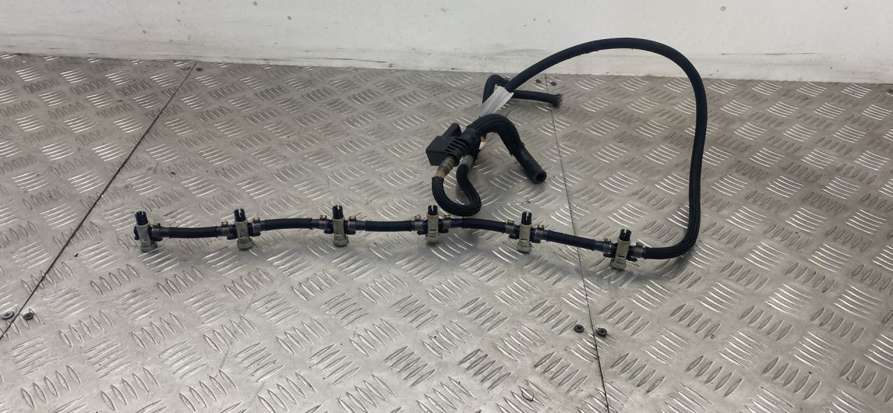 трубка обратки форсунок BMW 5 серия F07/F10/F11 2012, 3.0 л., N57 D30 A, дизель, АКПП, 7799998, 13527799998 - фото №1