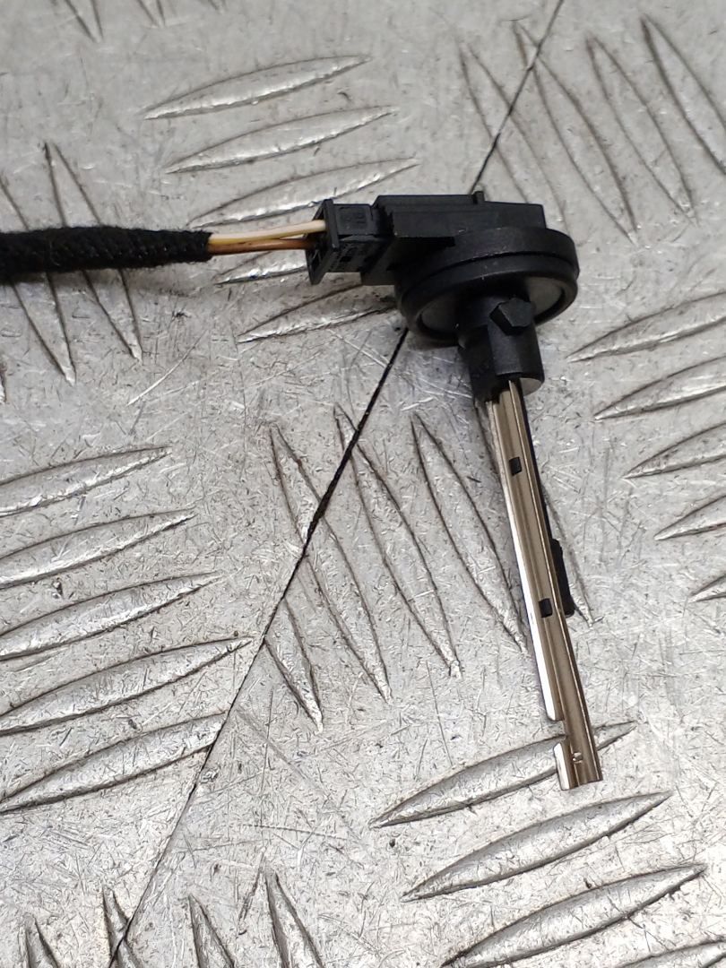 датчик температуры BMW 7 серия G11/G12 G11 2017, 3.0 л., B57 D30 A, дизель, АКПП, carbonschwarz metallic (416), седан, задний привод, правый руль, 64116929095, 6929095 - фото №1