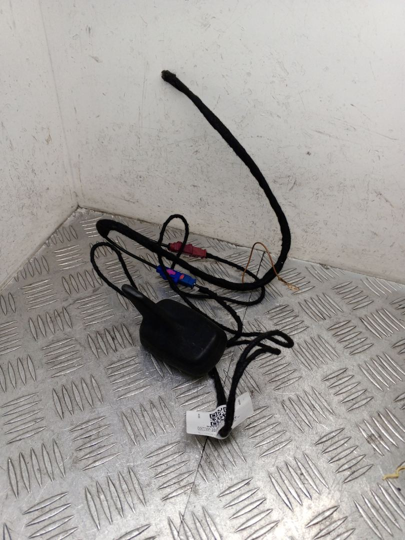 антенна Audi Q7 4L 2007, 3.0 л., BUG, дизель, АКПП, полный привод, правый руль, 4L0035503B - фото №1