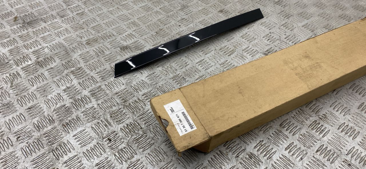 молдинг двери задней левой BMW X5 F15 2015, 51357289671, 7289671 - фото №1