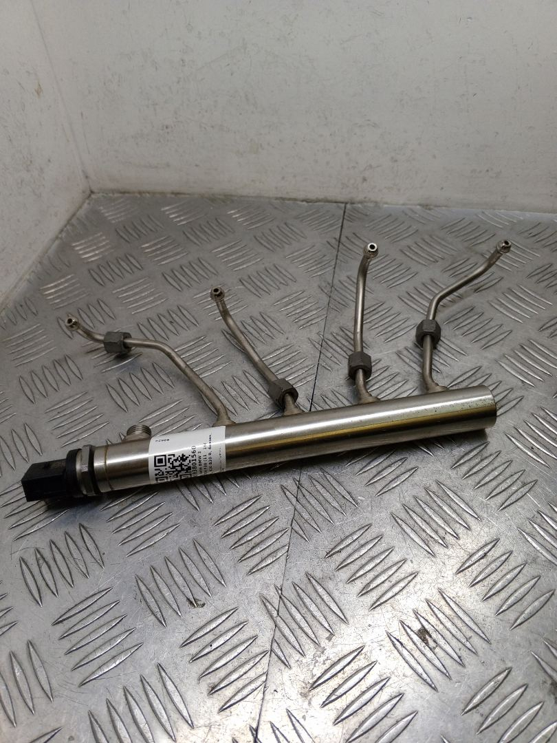 топливная рампа BMW 3 серия F30/F31/F34 F30 2014, 2.0 л., N20 B20 B, бензин, АКПП, синий, седан, полный привод, 7585411, 13537585411 - фото №1