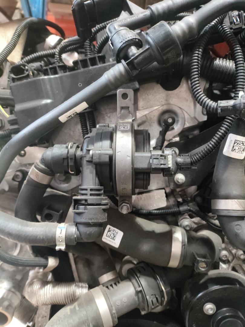 насос антифриза дополнительный BMW 3 серия G20 2021, 2.0 л., B48 B20 A, бензин, АКПП, black sapphire, седан, задний привод, правый руль, 8651287, 11518651287 - фото №1