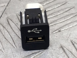 разъем AUX / USB BMW X3 G01 [рестайлинг] G01 2024, 2.0 л., B48 B20 A, бензин, АКПП, black sapphire, внедорожник 5 дв., полный привод, правый руль, 9229294, 84109229294