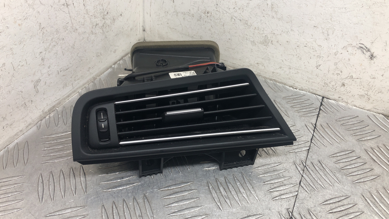 дефлектор обдува салона BMW 5 серия F07/F10/F11 F10 2011, 3.0 л., N57 D30 A, дизель, АКПП, carbonschwarz metallic (416), седан, задний привод, правый руль, 64229166887 - фото №1