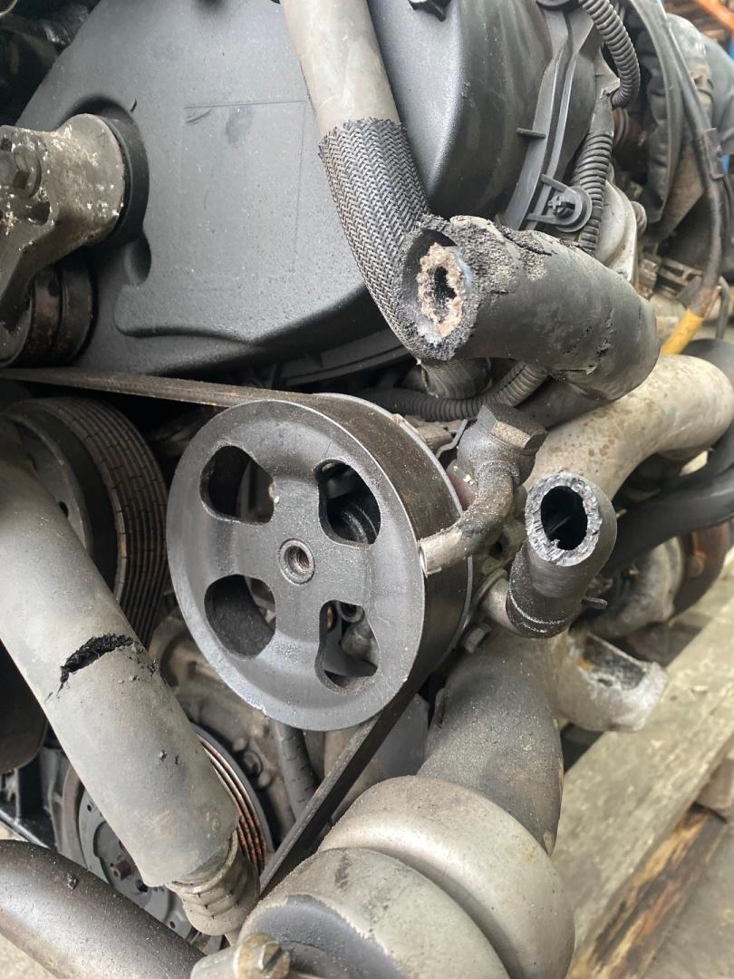 насос гидроусилителя руля Land Rover Range Rover Sport 1 поколение 2006, 2.7 л., 276DT, дизель, АКПП - фото №1