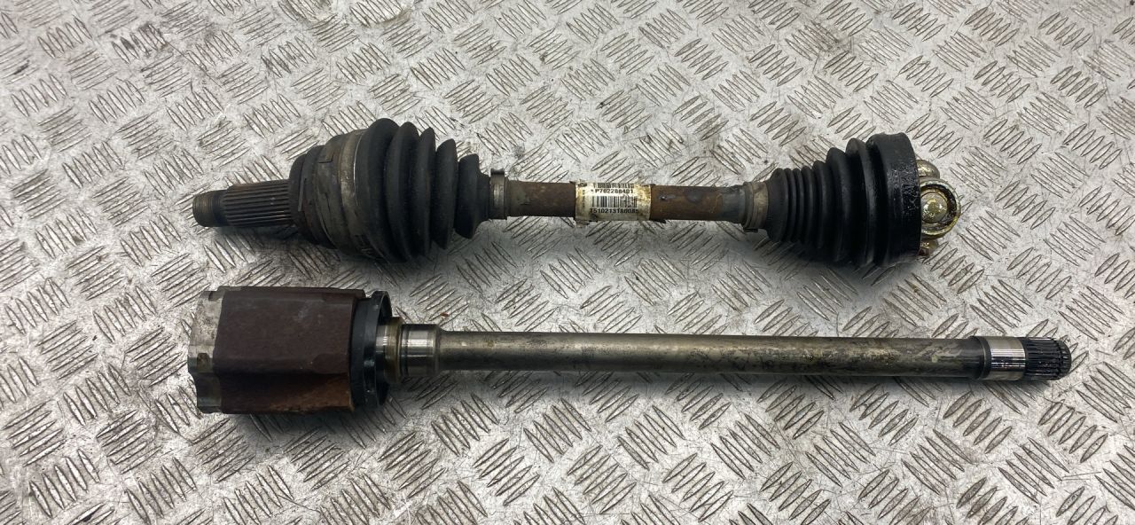 полуось передняя правая (приводной вал, ШРУС) BMW X5 M F85 2018, 4.4 л., S63 B44 B, бензин, АКПП, внедорожник 5 дв., полный привод, правый руль, 31607622884, 7622884 - фото №1