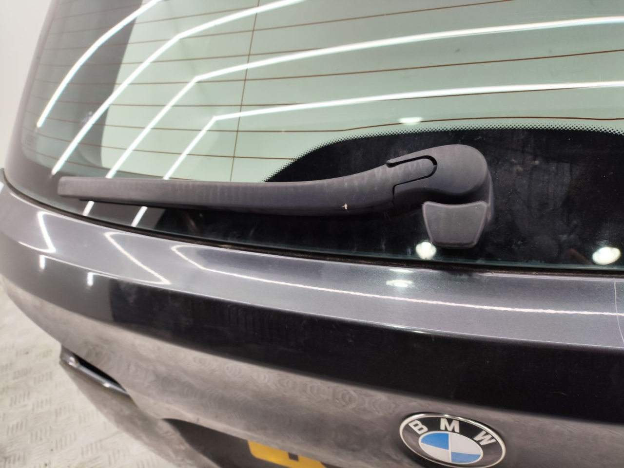 моторчик заднего стеклоочистителя (дворника) BMW 5 серия F07/F10/F11 2011, 3.0 л., N57 D30 A, дизель, АКПП, sophistog brillan metallic (a90), универсал, задний привод, правый руль - фото №1