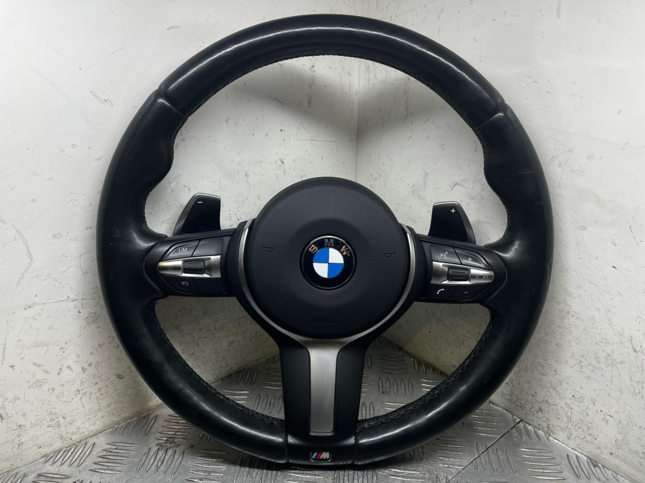 руль BMW X5 F15 2017, 3.0 л., N57 D30 B, дизель, АКПП, carbonschwarz metallic (416), внедорожник 5 дв., полный привод, правый руль - фото №1