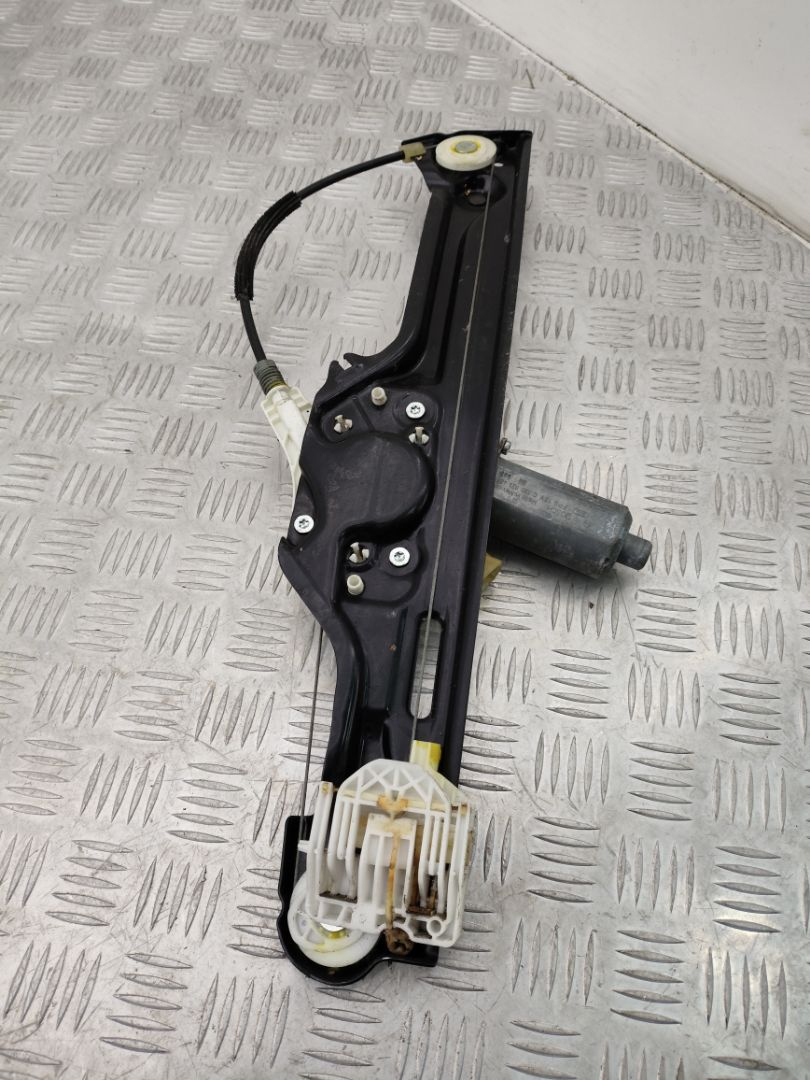 стеклоподъемник задний правый BMW X6 E71/E72 E71 2009, 3.5 л., M57D30 (306D5), дизель, АКПП, monacoblau (a35), внедорожник 5 дв., полный привод, правый руль, 51357197304, 7179602, 7197304 - фото №1