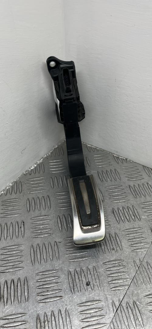 педаль Audi Q7 4M 2018, 3.0 л., CZZA, дизель, АКПП, white 0q / c9a, внедорожник 5 дв., полный привод, правый руль, 8W1723523A - фото №1