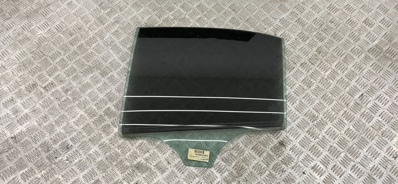 стекло двери задней левой Mercedes-Benz C AMG W205 2017, 4.0 л., M 177.980, бензин, АКПП, 197, седан, задний привод, правый руль, A2057350010 - фото №1