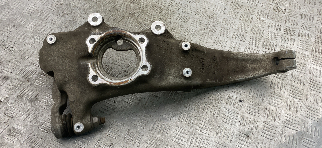 кулак поворотный правый BMW 5 серия G30/G31 G30 2020, 2.0 л., B48 B20 B, бензин, АКПП, sophistograu a90, седан, задний привод, правый руль, 31206884382, 6884382 - фото №1