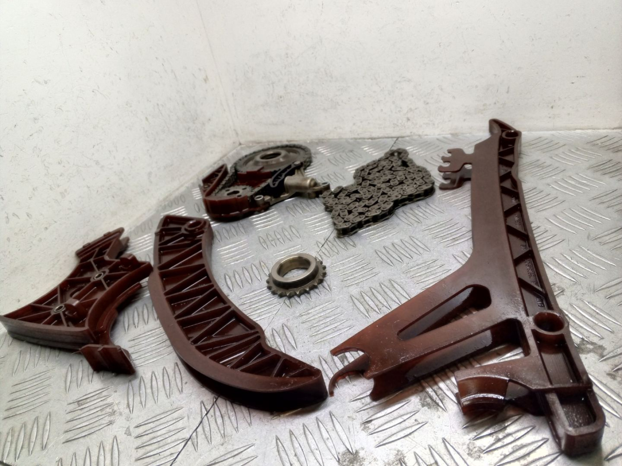 цепь ГРМ BMW 3 серия F30/F31/F34 2014, 2.0 л., N20 B20 A, бензин, АКПП, 11317592849, 11317592851, 11317592852, 11417602647, 11417602648, 11417602649, 11417602653, 7592849, 7592851, 7592852, 7602647, 7602648, 7602649, 7602653 - фото №1