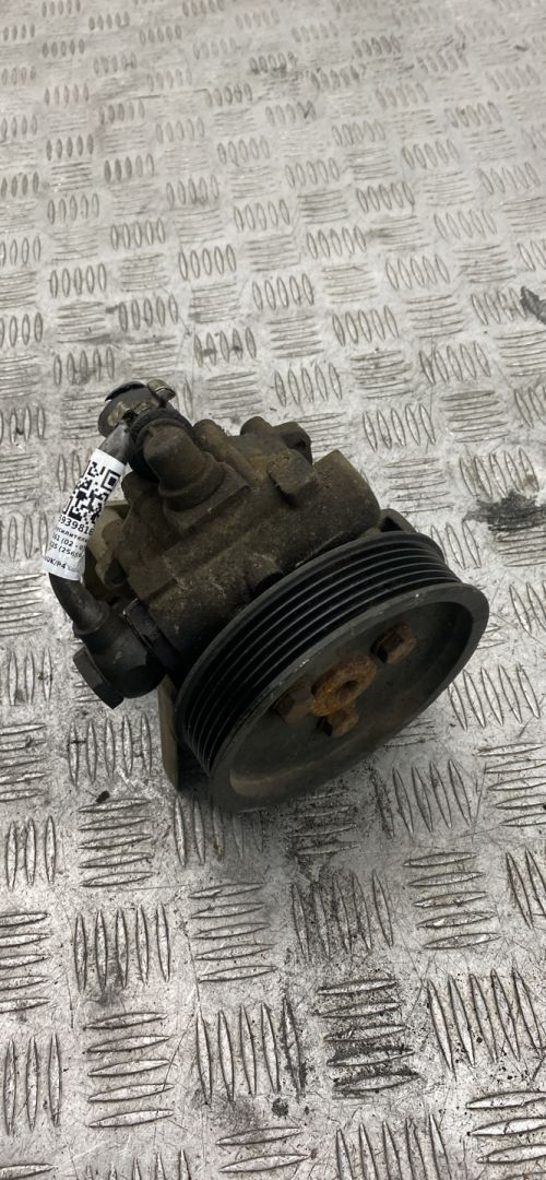 насос гидроусилителя руля BMW 5 серия E60/E61 2005, 2.5 л., M54 B25 (256S5), бензин, МКПП - фото №1