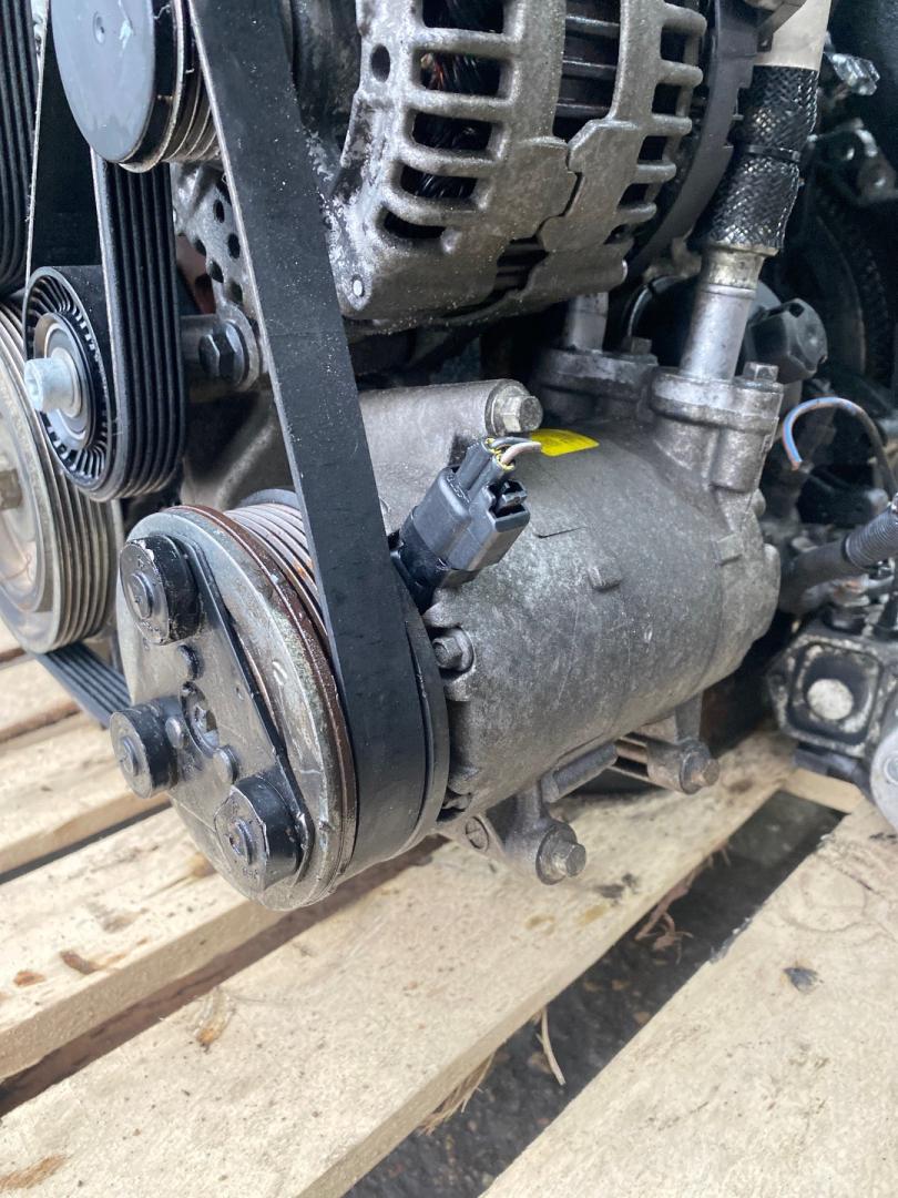 компрессор кондиционера Land Rover Freelander 2 поколение 2007, 2.2 л., 224DT, дизель, МКПП - фото №1