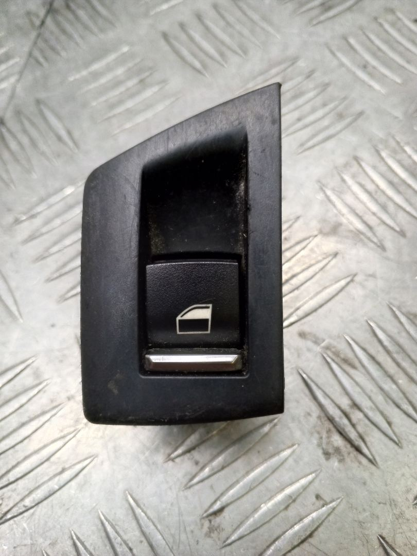кнопка стеклоподъемника двери BMW 5 серия F07/F10/F11 F10 2011, 3.0 л., N57 D30 A, дизель, АКПП, carbonschwarz metallic (416), седан, задний привод, правый руль, 61319163527 - фото №1