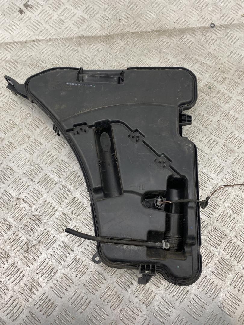 бачок омывателя BMW 7 серия G11/G12 G11 2018, 3.0 л., B57 D30 A, дизель, АКПП, singapore grau metallic (b41), седан, полный привод, правый руль, 7377035 - фото №1