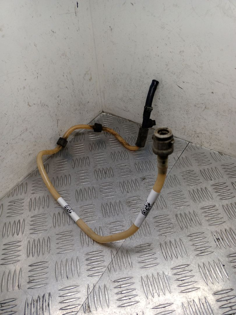 трубка топливная BMW 5 серия E60/E61 2007, 2.0 л., M47N 204 D4, дизель, черный, универсал, 13537789305, 7789305 - фото №1