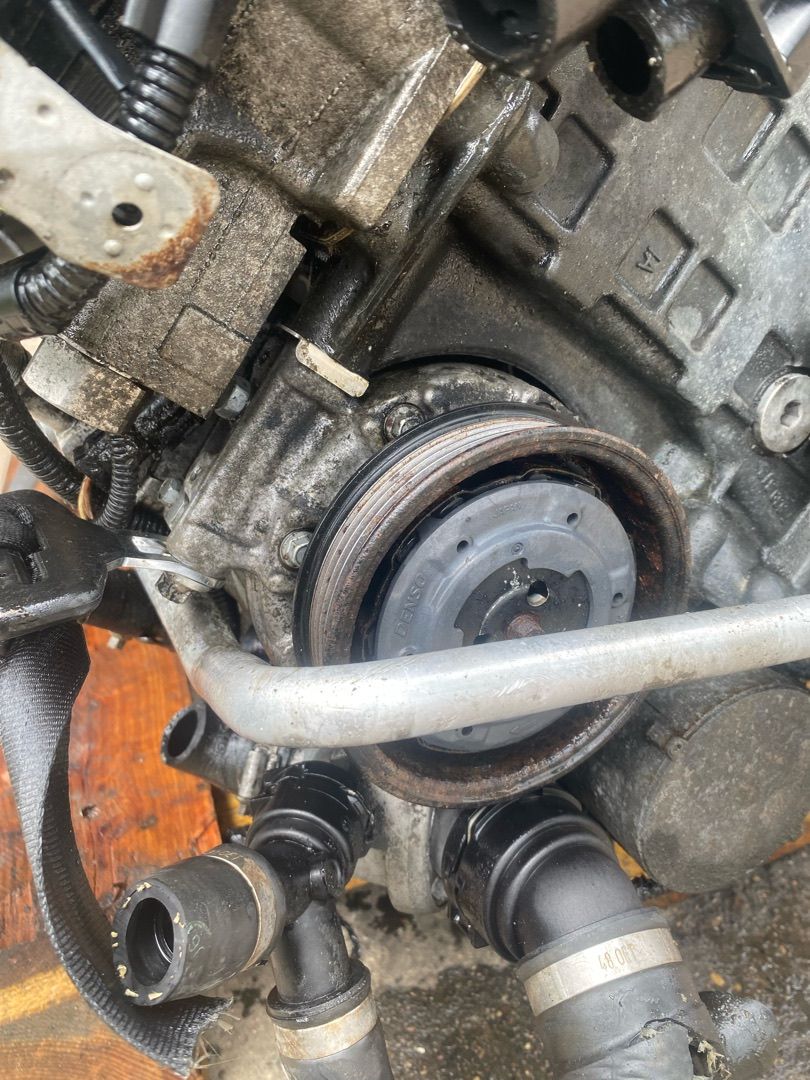 компрессор кондиционера BMW 3 серия E90/E91/E92/E93 2007, 2.5 л., N52 B25 AF, бензин, МКПП, 64526956716, 6956716 - фото №1