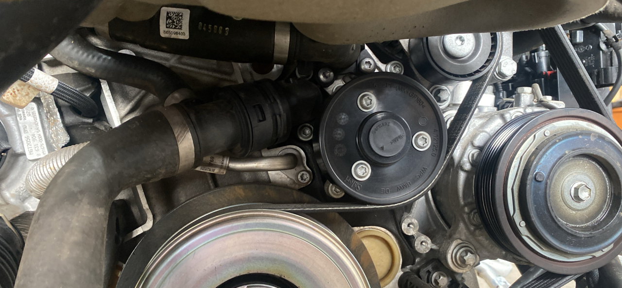 помпа BMW 5 серия G30/G31 G30 2020, 2.0 л., B48 B20 B, бензин, АКПП, sophistograu a90, седан, задний привод, правый руль - фото №1