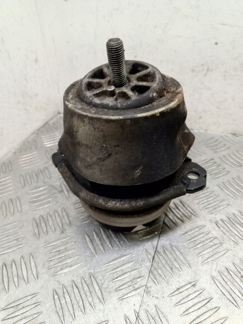 подушка крепления двигателя Audi Q7 4L 2007, 3.0 л., BUG, дизель, АКПП, полный привод, правый руль, 7L8199131A - фото №1