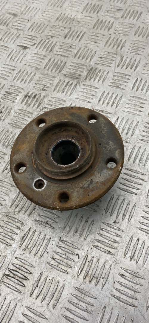 ступица передняя BMW 3 серия F30/F31/F34 F30 2014, 2.0 л., N20 B20 B, бензин, АКПП, синий, седан, полный привод, 6876844, 31206876844 - фото №1