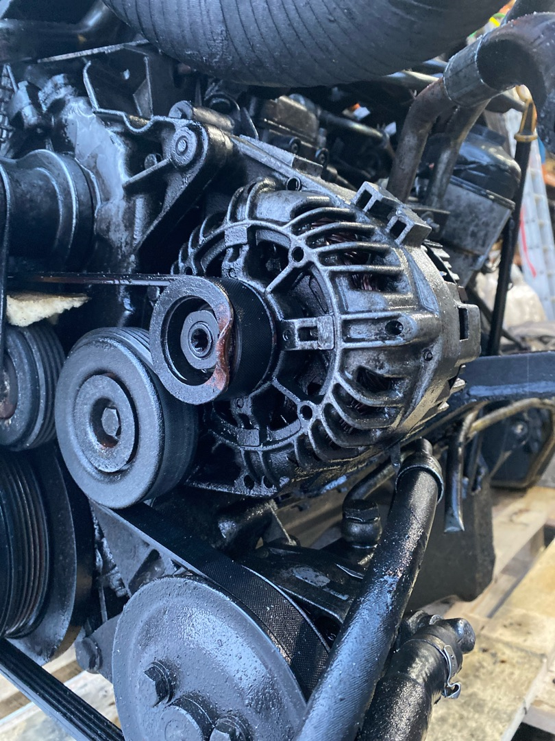 генератор Land Rover Range Rover 2 поколение 2001, 2.5 л., 25 6T (BMW), дизель, АКПП - фото №1