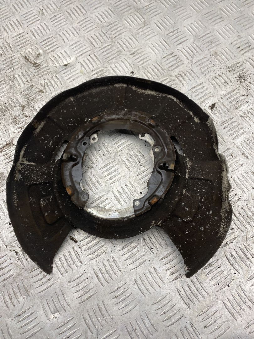 защитный кожух тормозного механизма BMW X5 F15 2017, 3.0 л., N57 D30 B, дизель, АКПП, carbonschwarz metallic (416), внедорожник 5 дв., полный привод, правый руль, 34216857981, 6857981 - фото №1