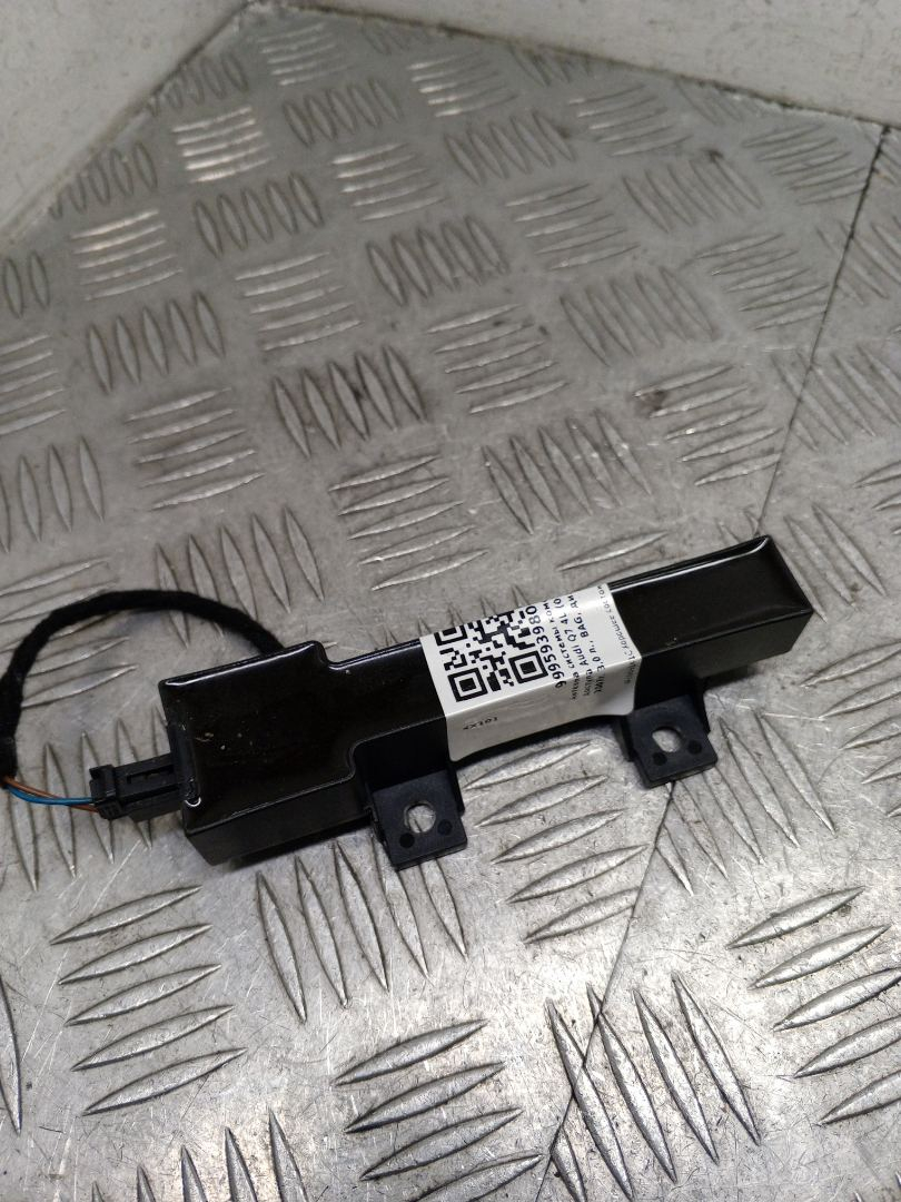 Антенна системы комфортного доступа Audi Q7 4L 2007, 3.0 л., BUG, дизель, АКПП, полный привод, правый руль, 4F0909141C - фото №1